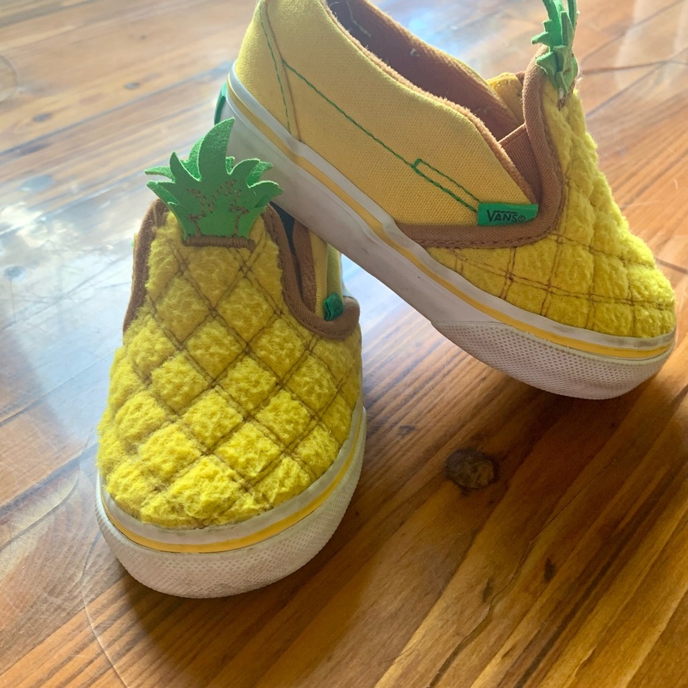 Kids pineapple Vans